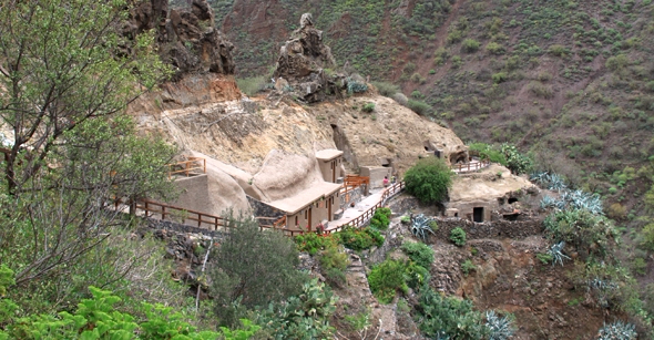 Cave dwellings Barranco de Guayadeque 2